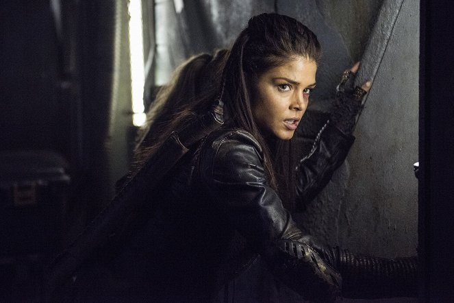 The 100 - Stealing Fire - Van film - Marie Avgeropoulos