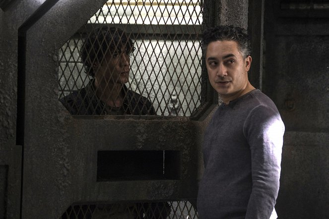 The 100 - Terms and Conditions - Photos - Bob Morley, Alessandro Juliani