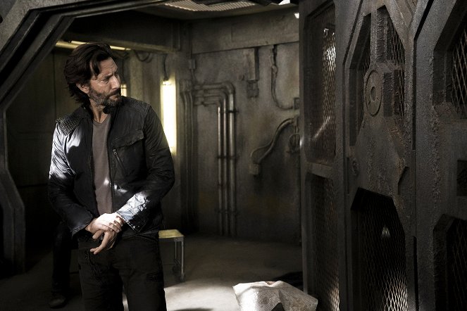 The 100 - Terms and Conditions - Photos - Henry Ian Cusick