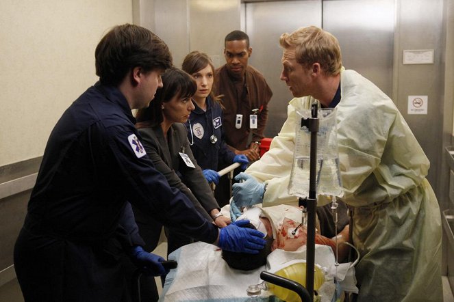 Grey's Anatomy - Season 9 - Bad Blood - Photos - Constance Zimmer, Kevin McKidd