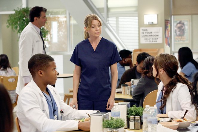 Grey's Anatomy - Going, Going, Gone - Photos - Gaius Charles, Ellen Pompeo
