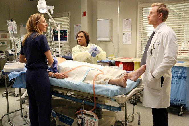 Grey's Anatomy - Die jungen Ärzte - Der Flug - Filmfotos - Kim Raver, Chandra Wilson, Kevin McKidd