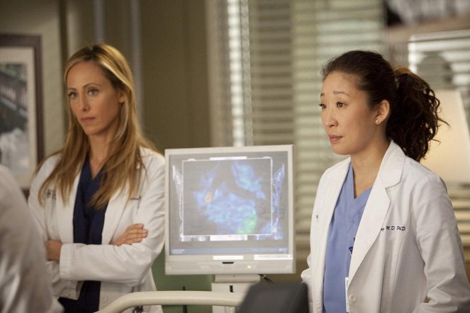 A Grace klinika - Elvándorlás - Filmfotók - Kim Raver, Sandra Oh