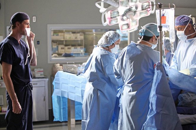 Chirurgové - Systém podpory života - Z filmu - Eric Dane, James Pickens Jr.