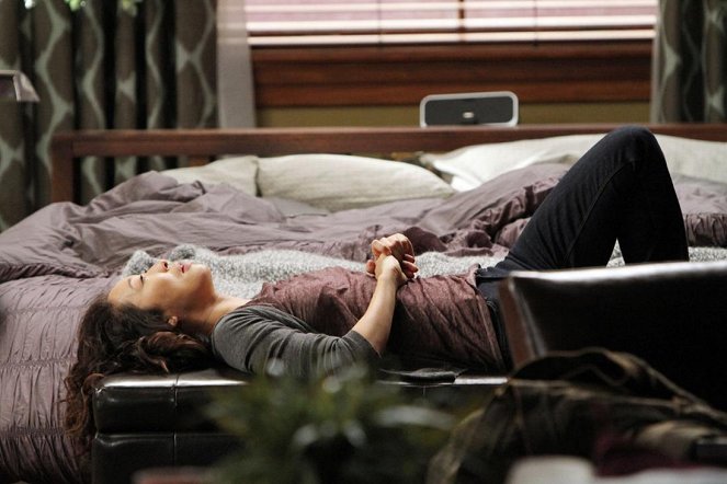 Grey's Anatomy - Season 8 - Support System - Photos - Sandra Oh