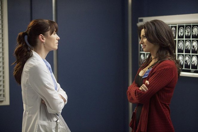 Grey's Anatomy - Have You Seen Me Lately? - Photos - Chyler Leigh, Caterina Scorsone