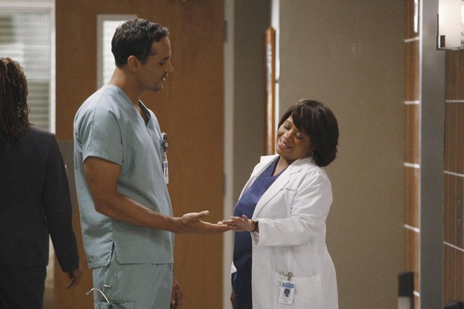 Grey's Anatomy - Season 8 - What Is It About Men - Photos - Daniel Sunjata, Chandra Wilson