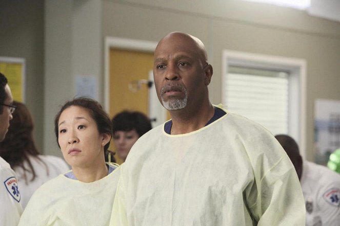 Grey's Anatomy - What Is It About Men - Photos - Sandra Oh, James Pickens Jr.