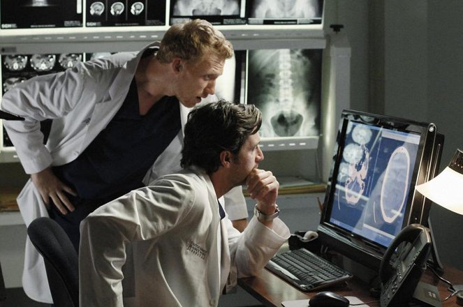 Grey's Anatomy - Season 8 - She's Gone - Photos - Kevin McKidd, Patrick Dempsey