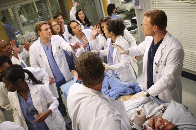 Grey's Anatomy - Season 6 - I Always Feel Like Somebody's Watchin' Me - Photos - Sandra Oh, Kevin McKidd