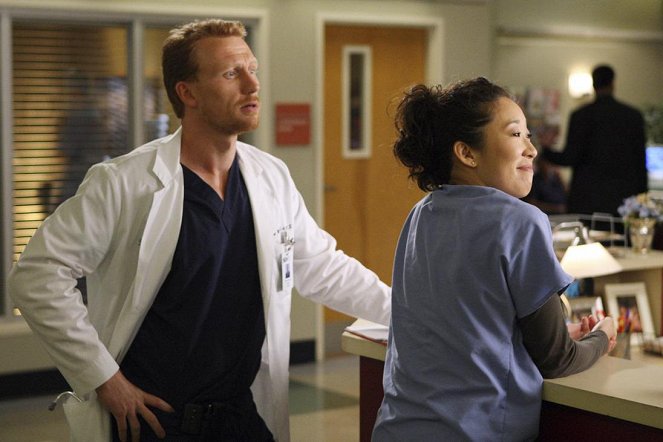 Grey's Anatomy - Season 6 - I Always Feel Like Somebody's Watchin' Me - Photos - Kevin McKidd, Sandra Oh