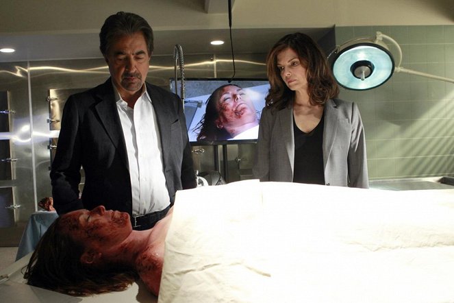 Criminal Minds - Season 8 - The Pact - Van film - Joe Mantegna, Jeanne Tripplehorn