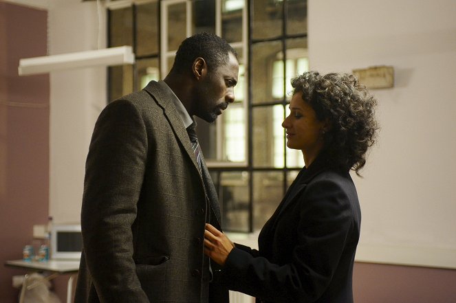Luther - Season 1 - Episode 3 - Filmfotos - Idris Elba, Indira Varma