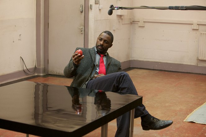 Luther - Season 2 - Episode 1 - Del rodaje - Idris Elba