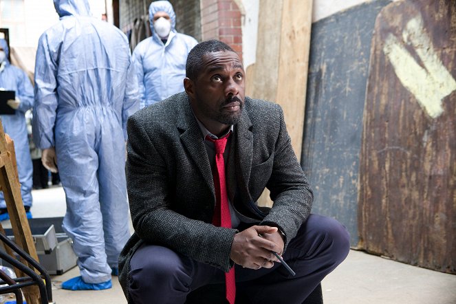 Luther - Season 2 - Episode 1 - Van film - Idris Elba
