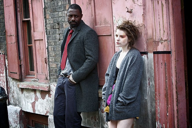 Luther - Danse avec les requins - Film - Idris Elba, Aimee-Ffion Edwards