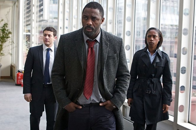 Luther - Episode 3 - Z filmu - Warren Brown, Idris Elba, Nikki Amuka-Bird
