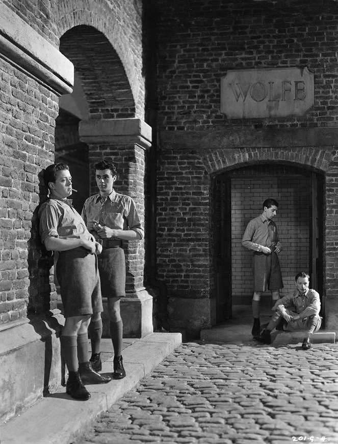 Boys in Brown - Filmfotók - Richard Attenborough, Dirk Bogarde