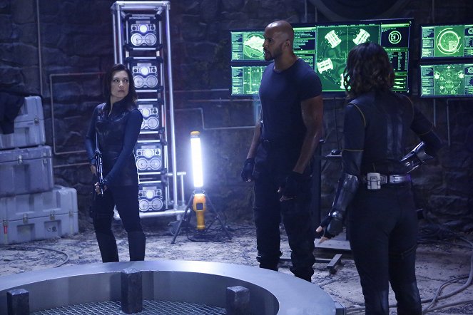 Agents of S.H.I.E.L.D. - Maveth - Photos - Ming-Na Wen, Henry Simmons