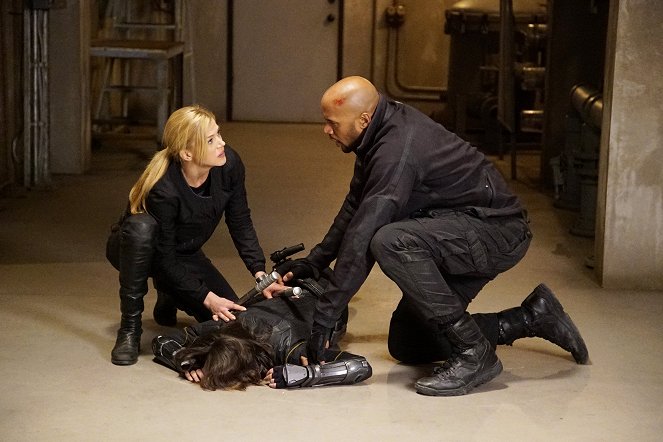 Agents of S.H.I.E.L.D. - Parting Shot - Photos - Adrianne Palicki, Henry Simmons