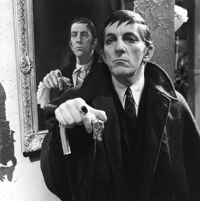 Dark Shadows - Filmfotók - Jonathan Frid