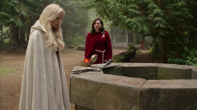 Once Upon A Time - Es war einmal... - Erben der Finsternis - Filmfotos - Jennifer Morrison, Lana Parrilla