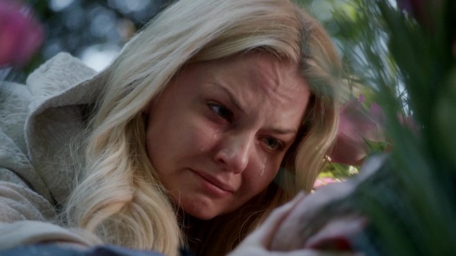Once Upon a Time - Birth - Photos - Jennifer Morrison