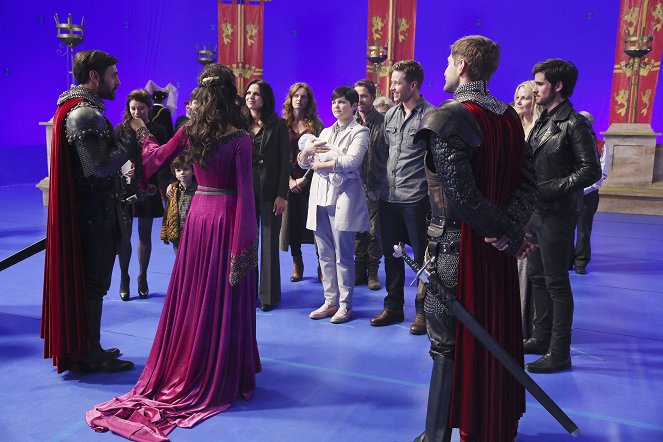 Once Upon a Time - The Price - Making of - Liam Garrigan, Lana Parrilla, Rebecca Mader, Ginnifer Goodwin, Josh Dallas, Jennifer Morrison, Colin O'Donoghue