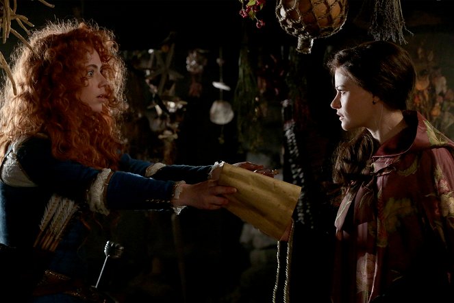 Once Upon a Time - The Bear and the Bow - Photos - Amy Manson, Emilie de Ravin