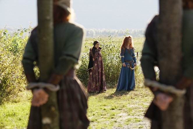 Once Upon a Time - The Bear and the Bow - Photos - Emilie de Ravin, Amy Manson