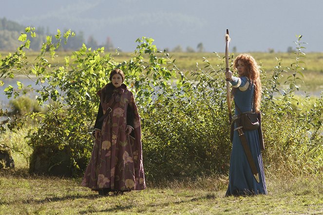 Once Upon a Time - The Bear and the Bow - Van film - Emilie de Ravin, Amy Manson