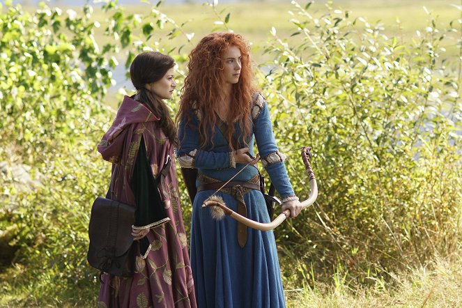 Once Upon a Time - The Bear and the Bow - Photos - Emilie de Ravin, Amy Manson
