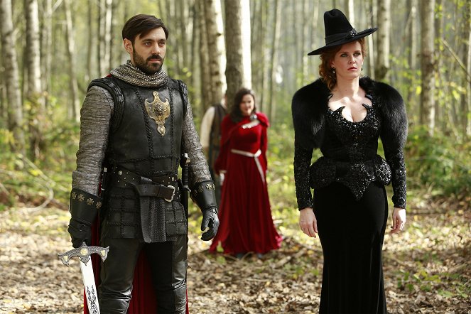 Once Upon a Time - Birth - Photos - Liam Garrigan, Rebecca Mader