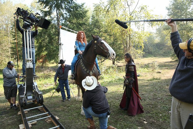 Once Upon a Time - Le Casque de DunBroch - Tournage - Amy Manson, Jamie Chung