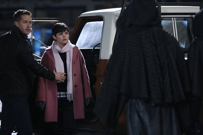 Once Upon a Time - Swan Song - Photos - Josh Dallas, Ginnifer Goodwin