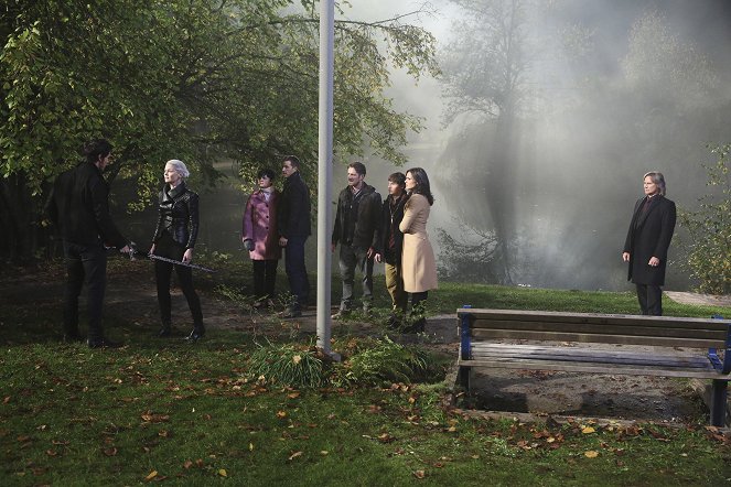 Once Upon a Time - Swan Song - Photos - Jennifer Morrison, Ginnifer Goodwin, Josh Dallas, Sean Maguire, Jared Gilmore, Lana Parrilla, Robert Carlyle