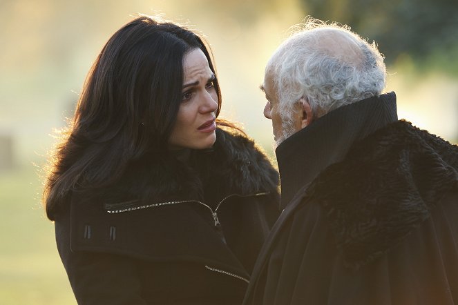 Once Upon a Time - Souls of the Departed - Photos - Lana Parrilla