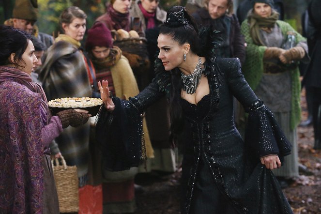 Once Upon a Time - Souls of the Departed - Kuvat elokuvasta - Lana Parrilla
