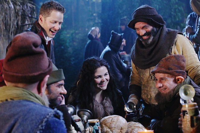Once Upon a Time - Souls of the Departed - Van film - Josh Dallas, Ginnifer Goodwin, Lee Arenberg, Michael Coleman