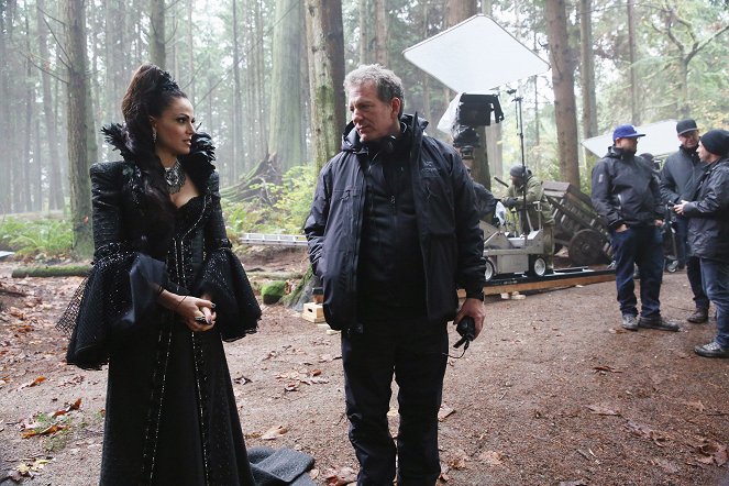Once Upon a Time - Season 5 - Souls of the Departed - Making of - Lana Parrilla