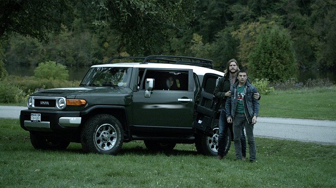 Bitten - Season 3 - Right Behind You - Van film