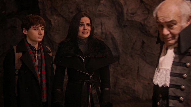 Once Upon a Time - Souls of the Departed - Photos - Jared Gilmore, Lana Parrilla, Tony Perez
