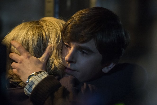 Bates Motel - Dobranoc, mamo - Z filmu - Freddie Highmore