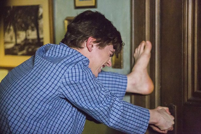 Bates Motel - Season 4 - Atemlos - Filmfotos - Freddie Highmore