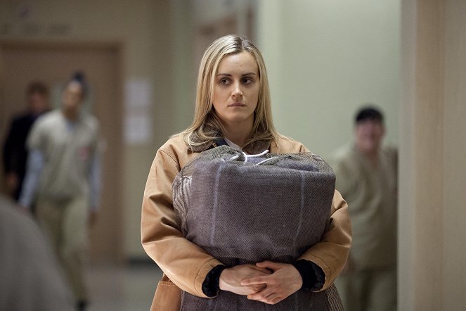 Orange Is the New Black - Hugs Can Be Deceiving - Photos - Taylor Schilling
