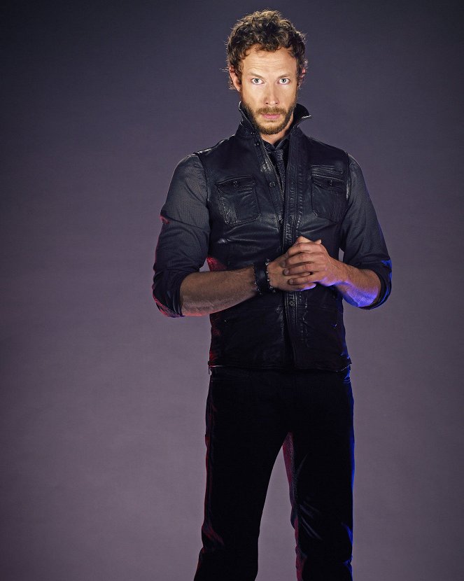 Lost Girl - Werbefoto - Kris Holden-Ried