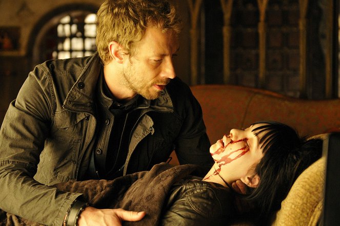Lost Girl - Season 1 - Food for Thought - Photos - Kris Holden-Ried, Ksenia Solo