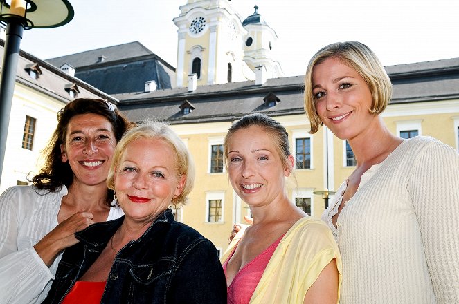 Vier Frauen und ein Todesfall - Werbefoto - Adele Neuhauser, Brigitte Kren, Martina Poel, Julia Stinshoff