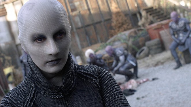Defiance - Season 3 - Of a Demon in My View - Photos - Trenna Keating
