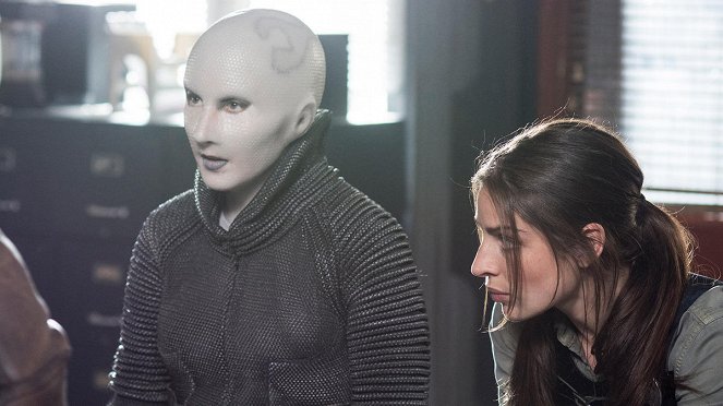 Defiance - Season 3 - The Awakening - Photos - Trenna Keating, Anna Hopkins